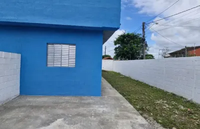Casa com 2 quartos e espaço para piscina em itanhaém.