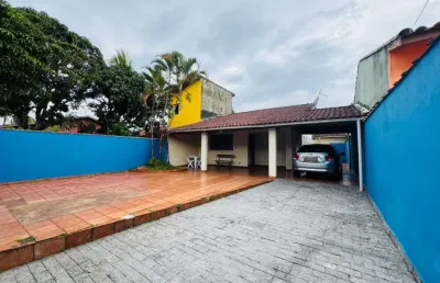 Casa na praia com 2 quartos, churrasqueira e espaço para piscina em itanhaém.