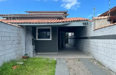 Casa com 2 quartos, churrasqueira e espaço para piscina em itanhaém.