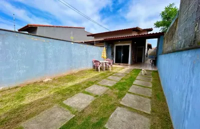 Casa com 2 quartos e área gourmet com churrasqueira em itanhaém.