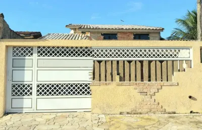 Casa com 4 quartos e espaço para piscina em peruíbe.