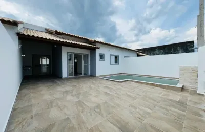 Casa à 100m do mar com piscina e 2 quartos em itanhaém.