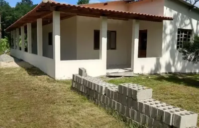 Chácara com 3 quartos e árvores frutíferas em itanhaém.