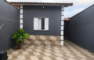 Casa na praia com 2 quartos e área gourmet com churrasqueira em itanhaém.