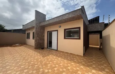 Casa com 2 quartos e espaço para piscina em itanhaém.