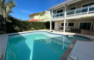 Casa à 100m do mar com piscina e 3 quartos em peruíbe - r$ 850.000,00.