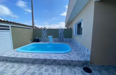 Casa na praia com piscina, 2 quartos e churrasqueira em itanhaém.