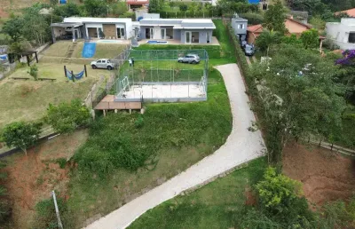 Linda chacara  1000m2 com 3 dormitórios 1 suite com piscina e quadra gramada em igaratá “aceita permuta'