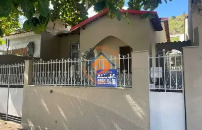 Casa com 2 quartos para alugar na rua alecrim, 805, vila kosmos, rio de janeiro por r$ 2.300