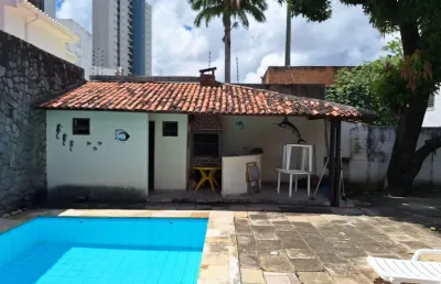 Vendo casa no bairro de casa forte  com 184m², 3 quartos sendo 1 suíte por r$ 1.200.000,00