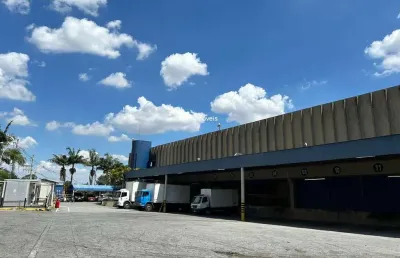 Galpão para locação em barueri - sp com 5.895m² de área total.