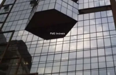 Conjunto comercial mobiliado com 170m² para locação.