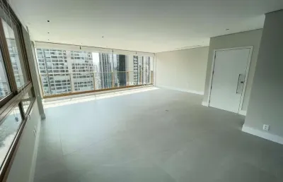 Apartamento para locação no itaim bibi, com 3 suítes, 4 banheiros, 2 vagas.