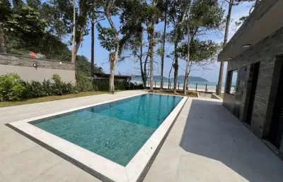 Casa no condomínio canto do rio para venda com 5 quartos, sendo 5 suítes, 250m²