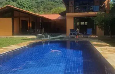 Casa no condomínio jeriva para venda com 4 quartos, sendo 4 suítes, 200m²
