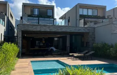 Casa no condomínio avenida doutor francisco loup para venda com 4 quartos, sendo 4 suítes, 261m²