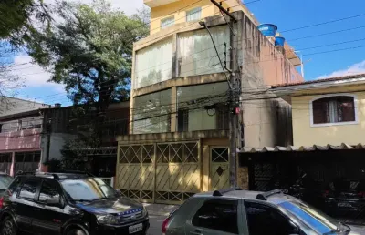 Sobrado comercial - 4 salas amplas 2 banheiros - todo reformado de frente a paróquia e praça nsa de fátimade frente