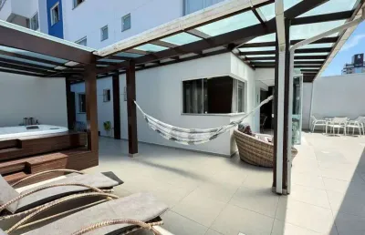 Apartamento alto padrão na praia com jacuzzi 6 lugares.