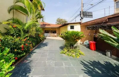 Casa com 3 quartos à venda na Rua Monte Santo, Carlos Prates, Belo Horizonte