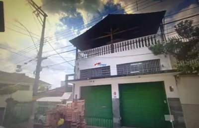 Casa 3 pavimentos, residencial e comercial, rua plana
