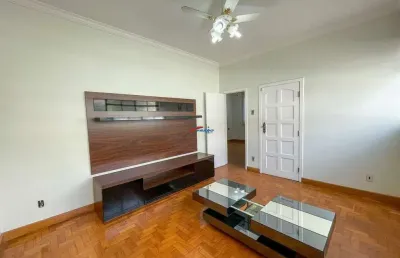 Apartamento térreo, 3 quartos, 1 banho, 2 vagas , ótima localização, s/escada