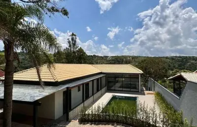 Belíssima casa à venda em excelente localização em atibaia/sp