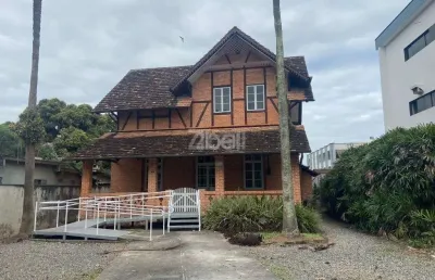 Casa à venda na Rua Araranguá, 53, América, Joinville