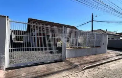 Casa com 3 quartos à venda na Rua Gustavo Richard, 163, Guanabara, Joinville