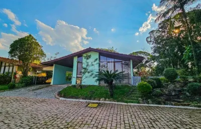 Casa com 3 quartos para alugar na Rua General Osório, 257, América, Joinville