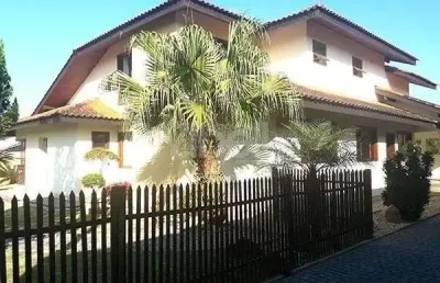 Casa com 4 quartos para alugar na Rua Emílio Germano Riesenberg, 303, Glória, Joinville
