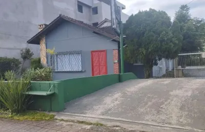 Casa para alugar na Rua Timbó, 392, América, Joinville