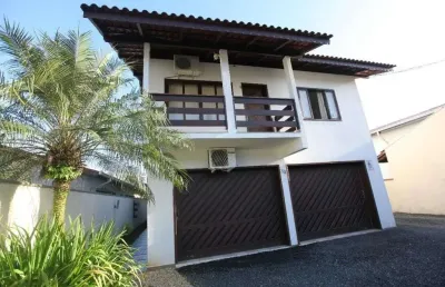 Sobrado no saguaçú com 6 quartos para venda, 265 m²