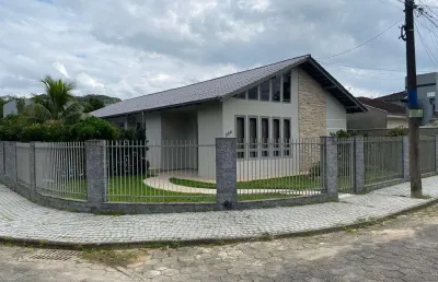 Casa com 3 quartos à venda na Rua Carlos Stiel, 256, Glória, Joinville