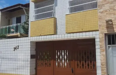 Excelente casa triplex no itapery, com 04 quartos e 04 suites