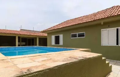 Casa térrea com 4 quartos próximo da ufmt - comercial e residencial - bairro jardim petrópolis