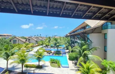 Apartamento mobiliado em muro alto – lazer completo e conforto à beira-mar