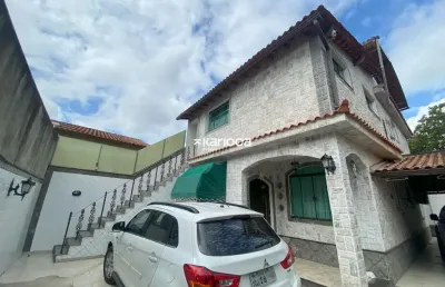 Casa para alugar com 85m², 2 quartos, 3 banheiros, 1 vaga de garagem.
