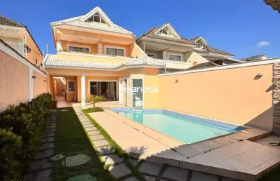 Casa para alugar com 300m², 5 quartos, 7 banheiros, 2 vagas de garagem.