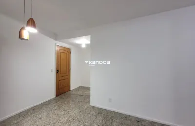 Apartamento para alugar com 80m², 2 quartos, 3 banheiros, 1 vaga de garagem.