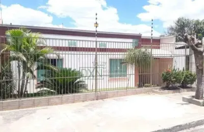 Casa com 2 quartos e suíte no jd vila rica em cambé