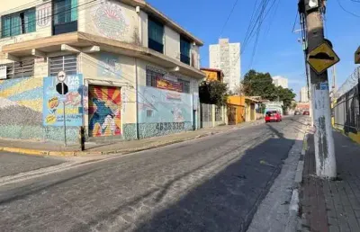 Prédio com três andares para locação - vila sopreter / poá