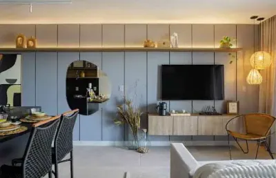 Apartamento porteira fechada de 45m² com 01 quarto + varanda à 200m do mar no jardim oceania
