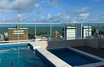 Apartamento de 63m2 com 2 quartos + varanda, móveis projetados e a 300m do mar