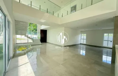 Casa de 320m2 com 4 suites + piscina privativa, em condomínio fechado