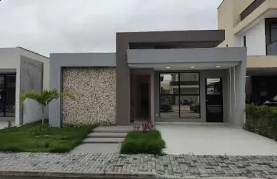 Casa de 120m2 com 3 quartos + piscina privativa, em condomínio fechado
