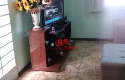 Casa 2 pavimentos e piscina, próxima à av abílio machado no dom bosco