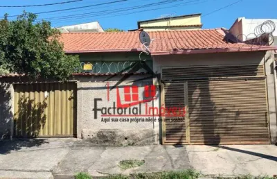 Casa a venda com 2 barracões no bairro inconfidência