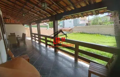 Casa com 3 quartos, e duas vagas cobertas no castelo
