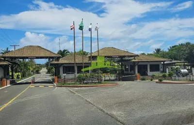 Condomínio interlagos | casa com 345m² num terreno de 1.320m² | 2 casas prontas para moradia | área verde | piscina | próxima à praia