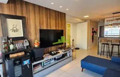 Apartamento à venda no pituba quartier, 79m², 2 suítes, nascente, andar alto, varanda com vidro, decorado, 2 vagas cobertas. excelente localização!